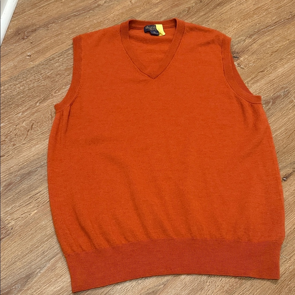 Brooks Brothers Men’s Unisex V-Neck Wool Orange Sweater Vest Preppy Fall Winter